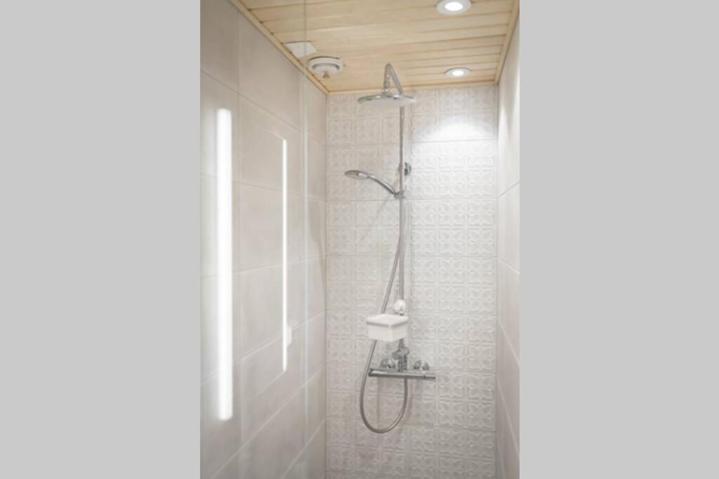 Cozy 1 Bedroom Apt And Free Parking By The Railway Station 오울루 외부 사진
