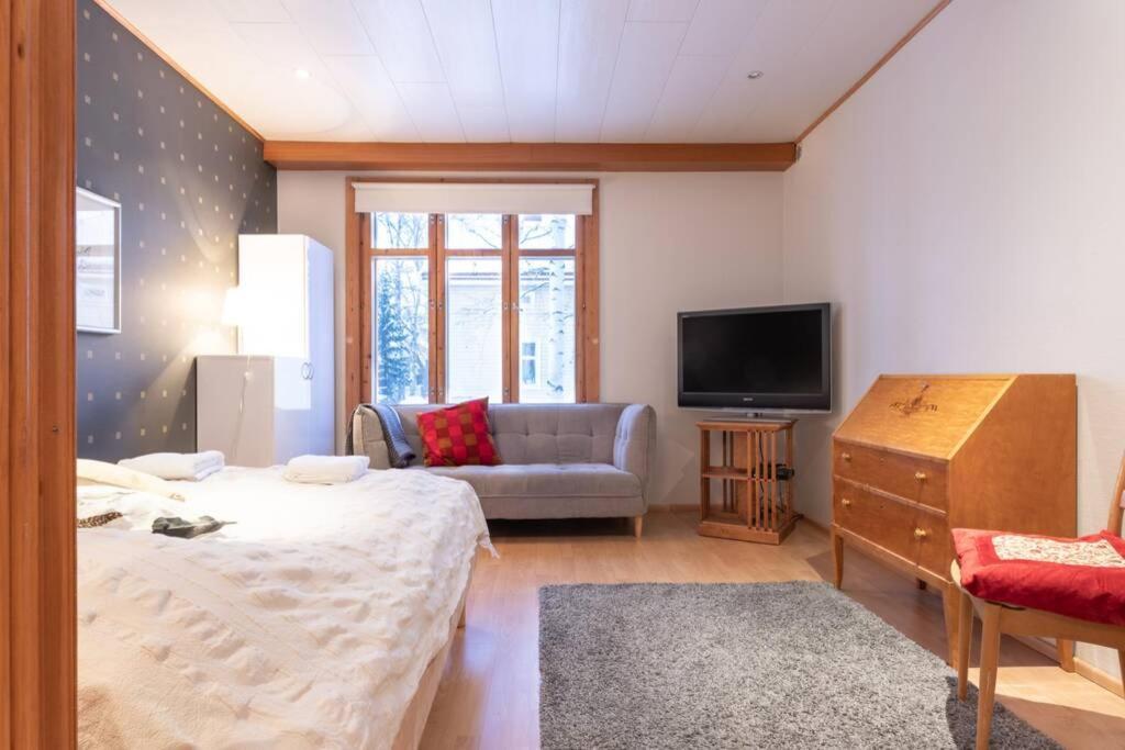 Cozy 1 Bedroom Apt And Free Parking By The Railway Station 오울루 외부 사진